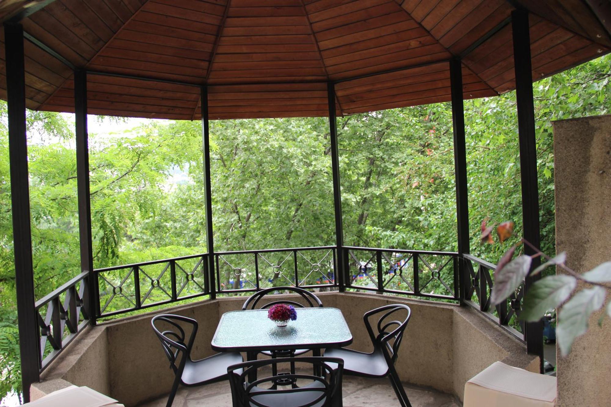 Iliani Hotel Tbilisi Esterno foto